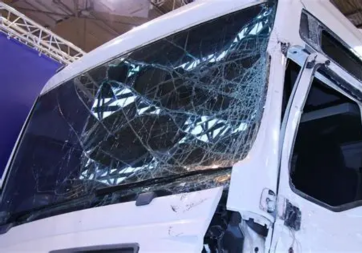Mobile commercial vehicle windscreen repair on-site in Tauranga