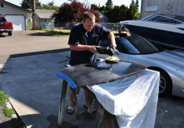 Mobile side window replacement technician in Tauranga